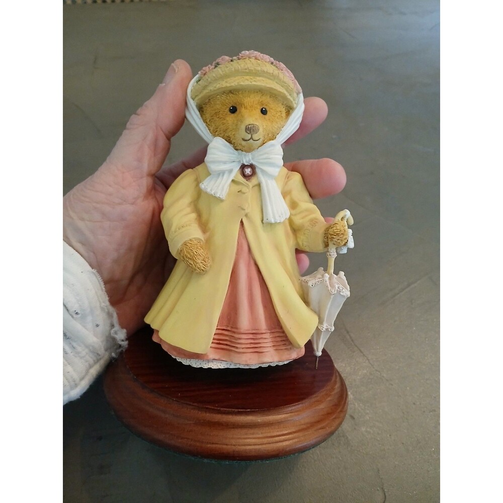 Upstairs Downstairs Bears Mrs. Henrietta Bosworth & Umbrella Figurine Shelf Deco